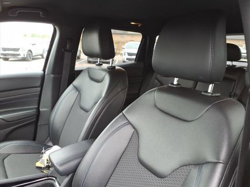 Used 2025 Jeep Compass Latitude w/ Altitude Special Edition image 13