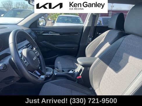Certified 2025 Kia Seltos S image 11