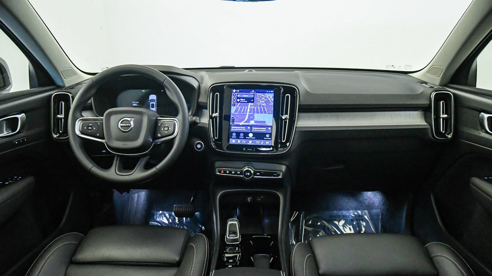 Certified 2026 Volvo XC40 B5 Plus AWD/4WD image 15