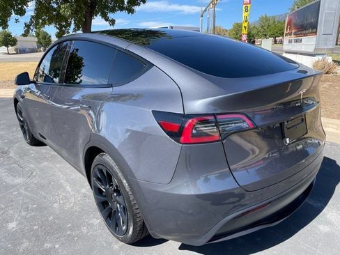 Used 2023 Tesla Model Y Long Range AWD/4WD image 29
