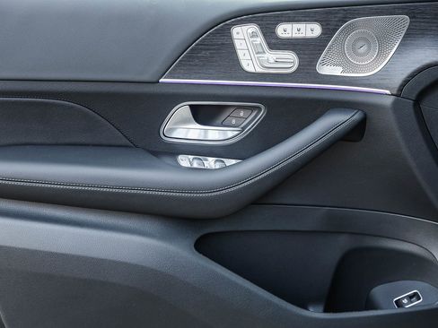 New 2026 Mercedes-Benz GLS 450 4MATIC image 21