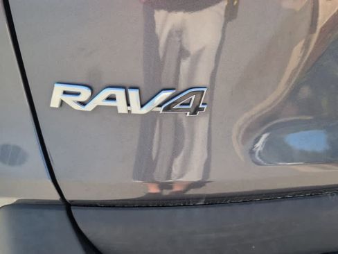 Used 2021 Toyota RAV4 LE image 7
