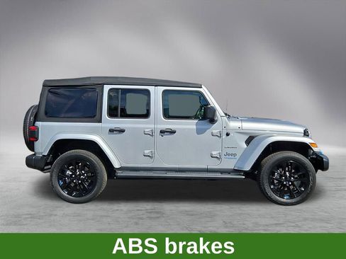 Used 2022 Jeep Wrangler Unlimited Sahara w/ Cold Weather Group image 8