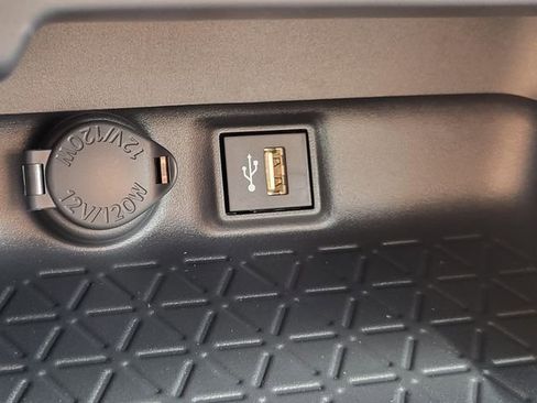 Used 2025 Toyota RAV4 XLE w/ Convenience Package image 30