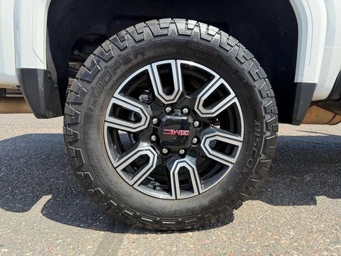 Used 2022 GMC Sierra 3500 AT4 w/ AT4 Preferred Package AWD/4WD image 21