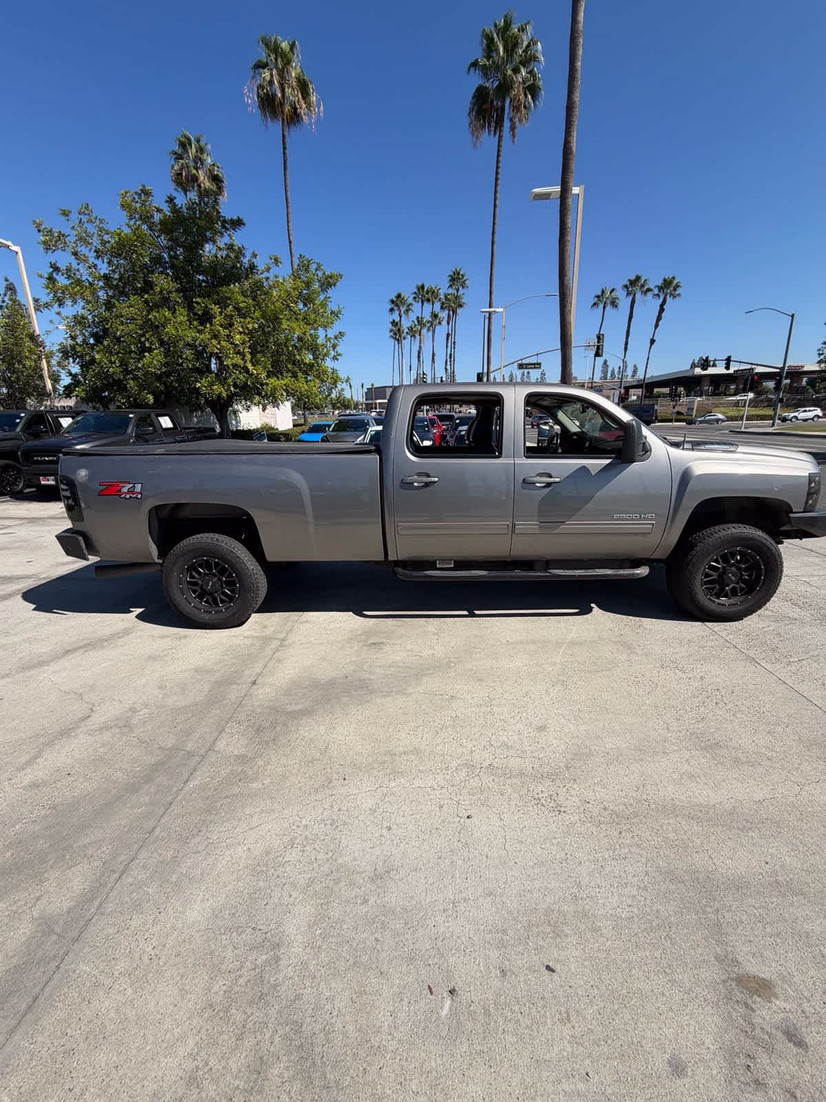 Used 2013 Chevrolet Silverado 2500 LT w/ Z71 Appearance Package AWD/4WD image 4
