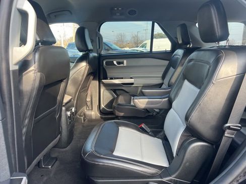 Used 2022 Ford Explorer XLT w/ Equipment Group 202A image 16