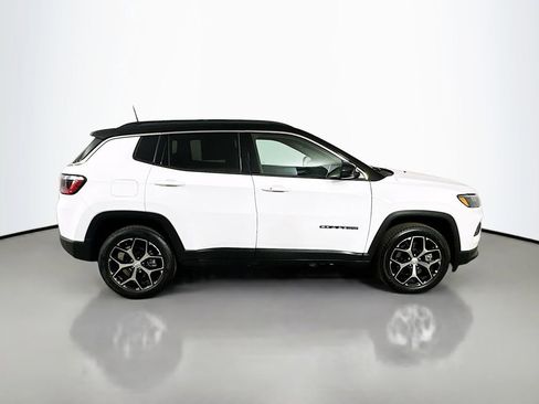 Used 2024 Jeep Compass Limited image 7