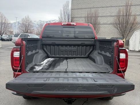 Used 2025 GMC Canyon Denali image 9