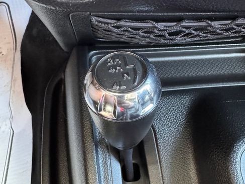 Used 2017 Jeep Wrangler Unlimited Sahara AWD/4WD image 19