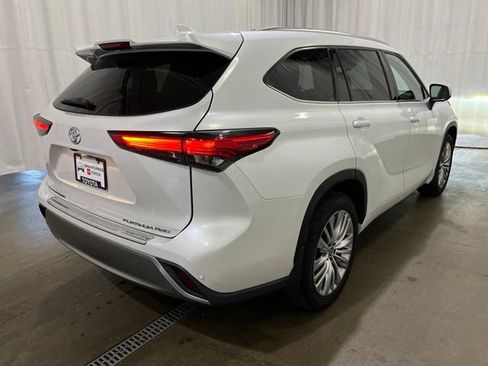 Used 2023 Toyota Highlander Platinum AWD/4WD image 4