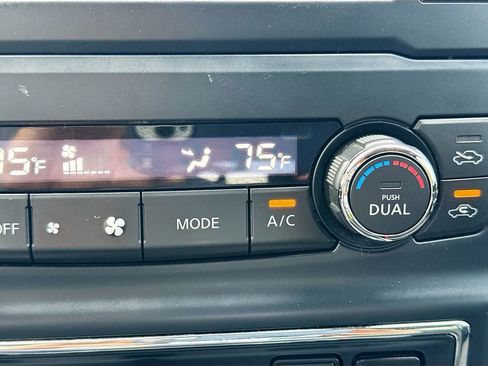 Used 2019 Nissan Titan SV w/ SV Convenience Package AWD/4WD image 16