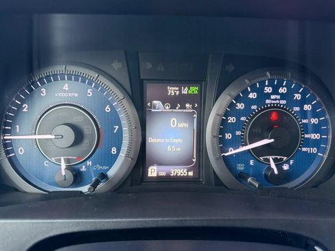 Used 2020 Toyota Sienna XLE w/ XLE Navigation Package FWD image 23