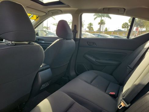 Used 2025 Nissan Altima 2.5 SV w/ SV Premium Package image 7