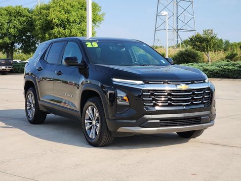 Used 2025 Chevrolet Equinox LT AWD/4WD image 3