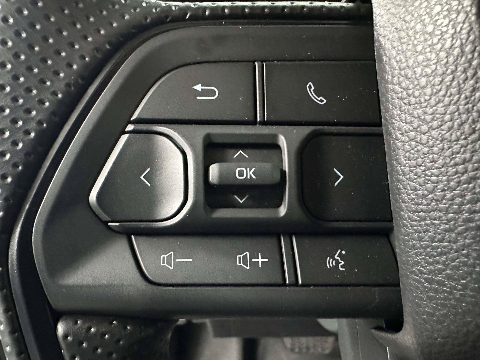 Used 2025 Toyota Tacoma SR AWD/4WD image 26
