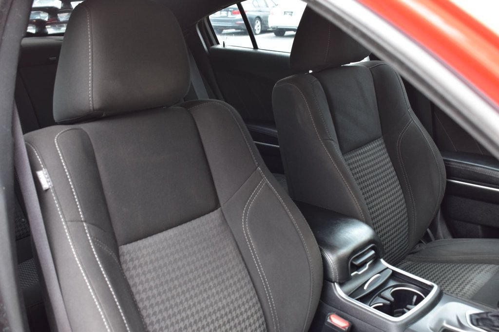 Used 2020 Dodge Charger SXT w/ Driver Convenience Group RWD image 18