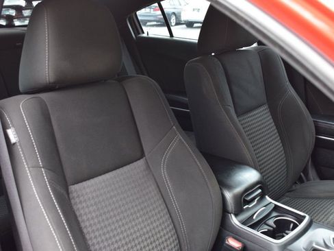 Used 2020 Dodge Charger SXT w/ Driver Convenience Group image 18