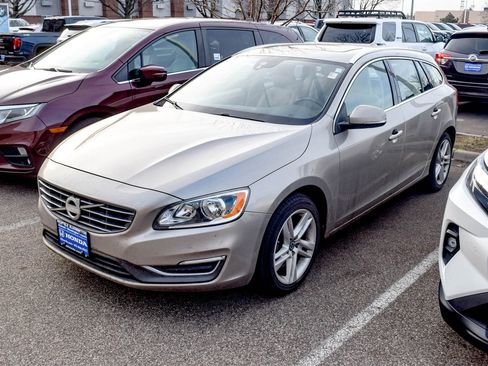 Used 2015 Volvo V60 T5 Premier image 1
