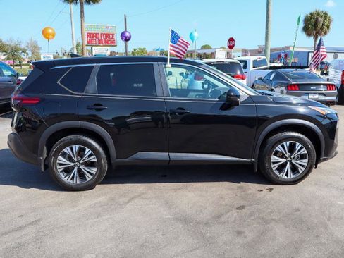 Used 2022 Nissan Rogue SV image 5