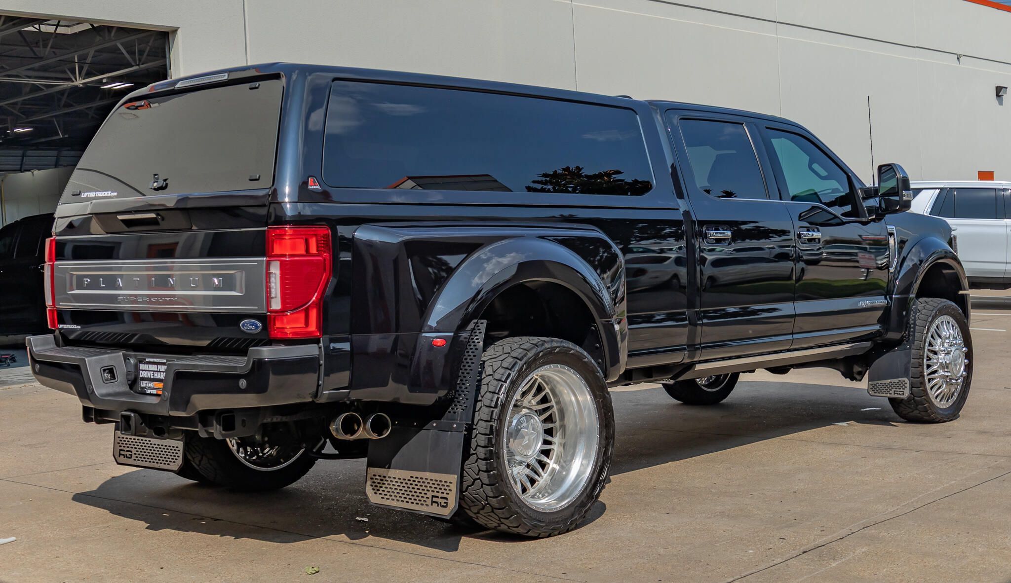 Used 2022 Ford F450 Platinum w/ FX4 Off-Road Package AWD/4WD image 9