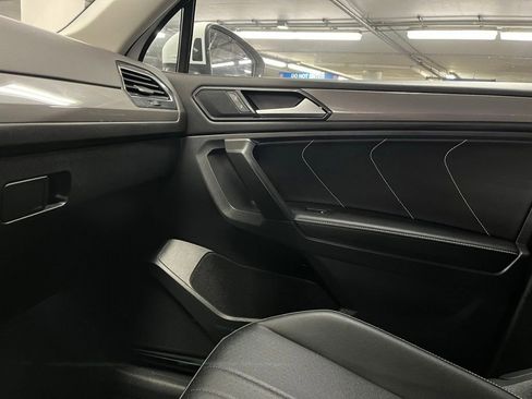 Used 2023 Volkswagen Tiguan SE image 30