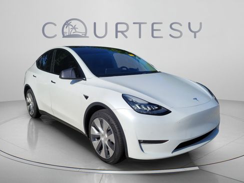 Used 2021 Tesla Model Y Long Range AWD/4WD image 4