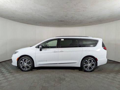 New 2026 Chrysler Pacifica Pinnacle w/ Trailer Tow Group AWD/4WD image 3