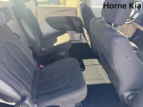 Used 2021 Chrysler Pacifica Touring w/ Cold Weather Group AWD/4WD image 27