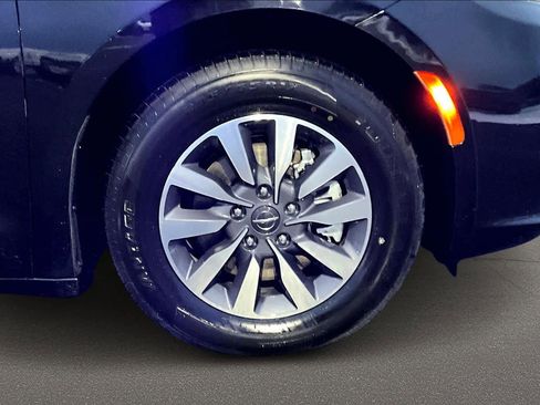 Used 2024 Chrysler Pacifica Select image 34