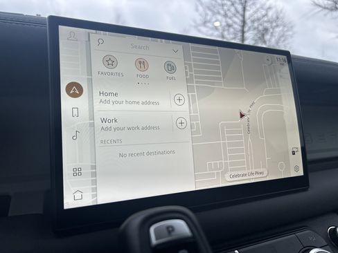 Used 2024 Land Rover Defender 130 S image 12