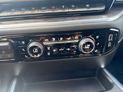 Used 2022 Chevrolet Silverado 1500 LTZ w/ Technology Package AWD/4WD image 11