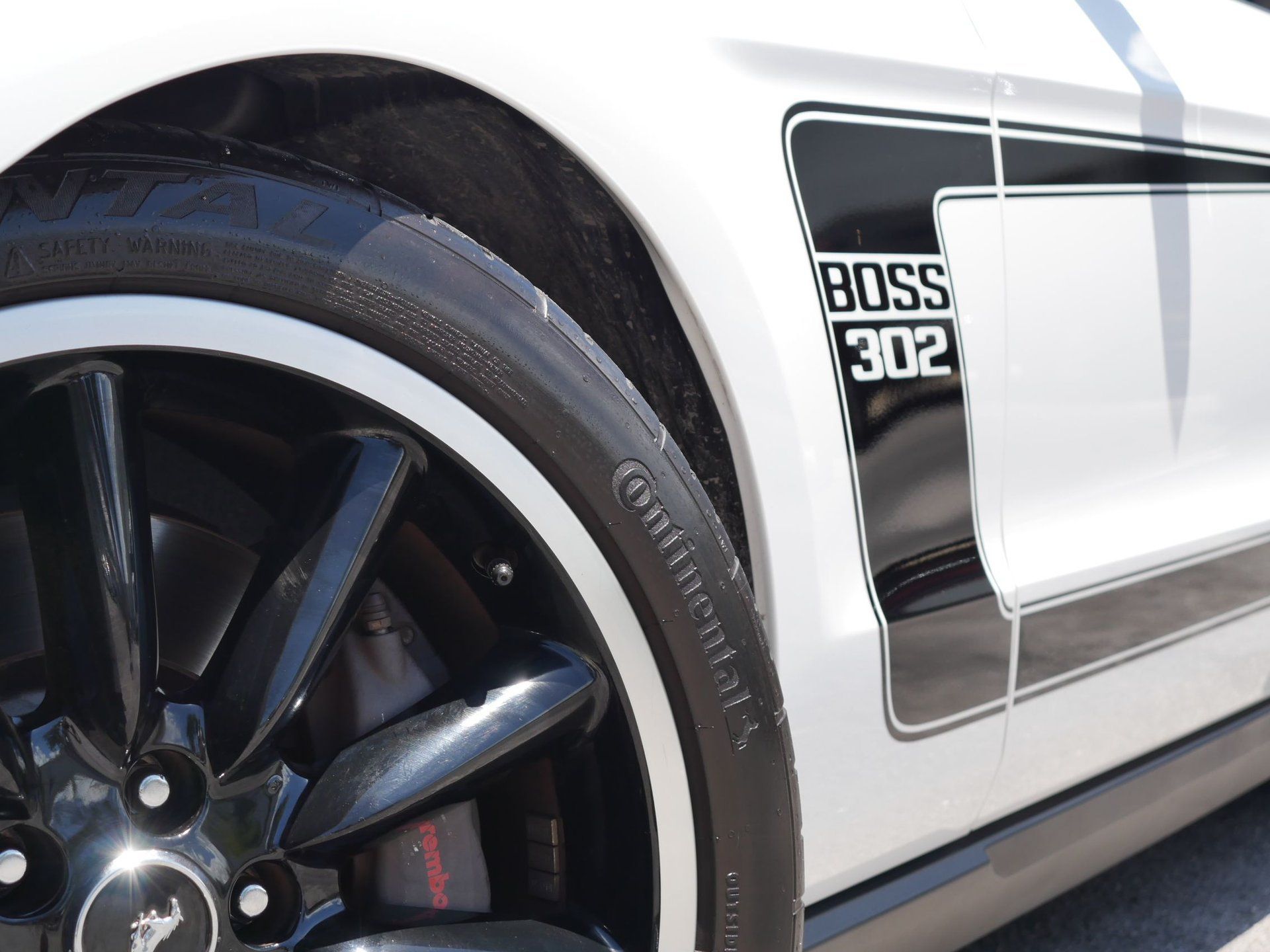Used 2012 Ford Mustang Boss 302 w/ Boss 302 Accessory Pkg RWD image 16