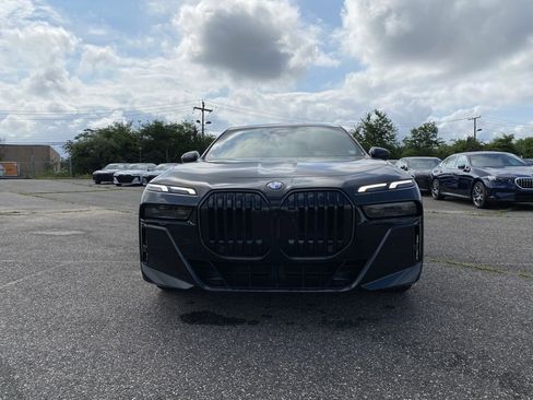 New 2025 BMW 760i xDrive w/ Autobahn Package image 2