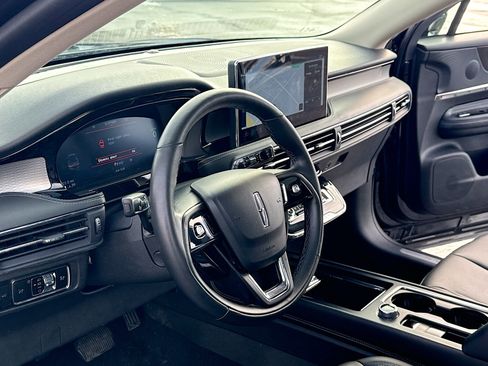 Used 2023 Lincoln Corsair AWD w/ Equipment Group 101A image 4