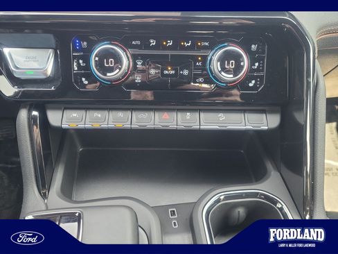 Used 2025 GMC Sierra 1500 AT4 w/ AT4 Premium Package AWD/4WD image 31