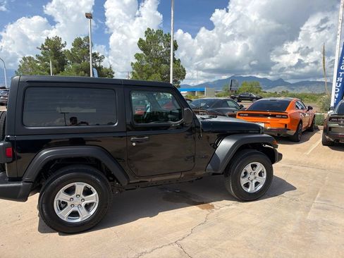 Used 2022 Jeep Wrangler Sport AWD/4WD image 4