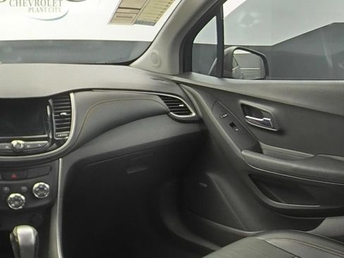 Used 2019 Chevrolet Trax LT w/ Sun & Sound Package AWD/4WD image 15