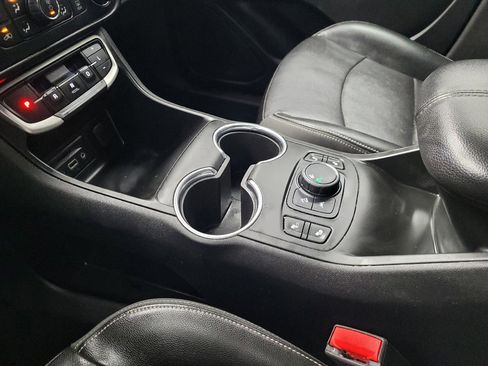 Used 2022 GMC Terrain SLT image 26