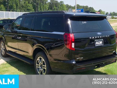 Used 2025 Ford Expedition Max Active AWD/4WD image 10