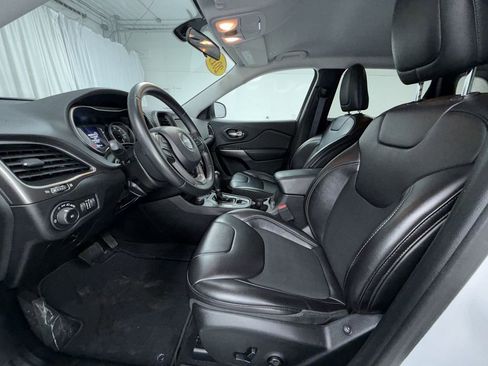 Used 2019 Jeep Cherokee Latitude Plus AWD/4WD image 12
