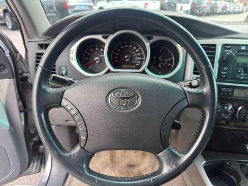 Used 2005 Toyota 4Runner Limited RWD image 17