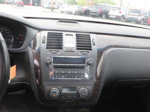 Used 2010 Cadillac DTS Luxury FWD image 20