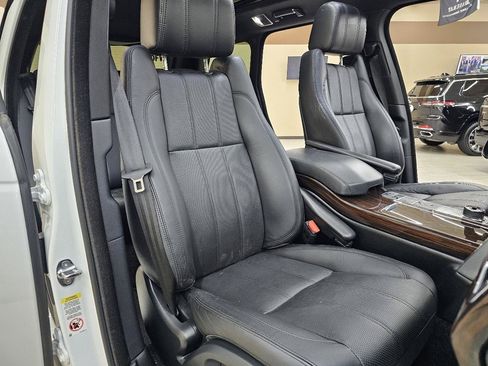 Used 2017 Land Rover Range Rover HSE AWD/4WD image 21