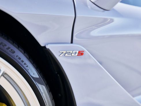 Used 2022 McLaren 720S Spider image 12