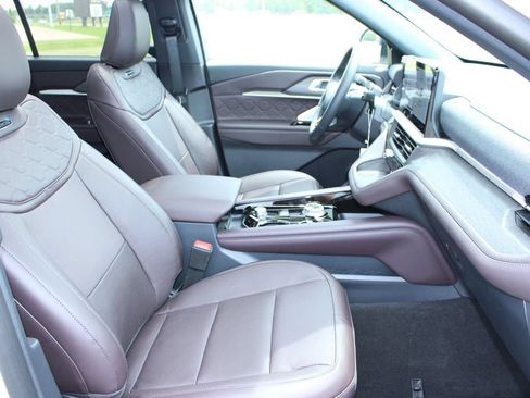 New 2026 Ford Explorer Platinum w/ LUX Leather Package AWD/4WD image 38