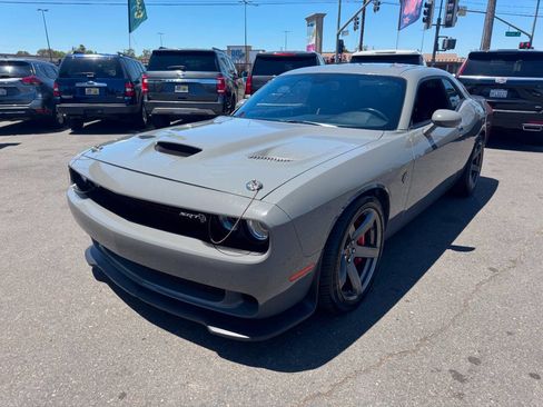 Used 2018 Dodge Challenger SRT Hellcat RWD image 4