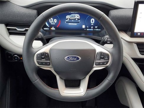 Used 2025 Ford Explorer Active w/ Active Comfort Package image 35