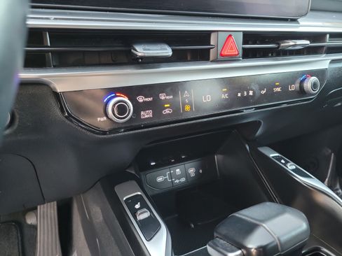Certified 2024 Kia Sorento S AWD/4WD image 19