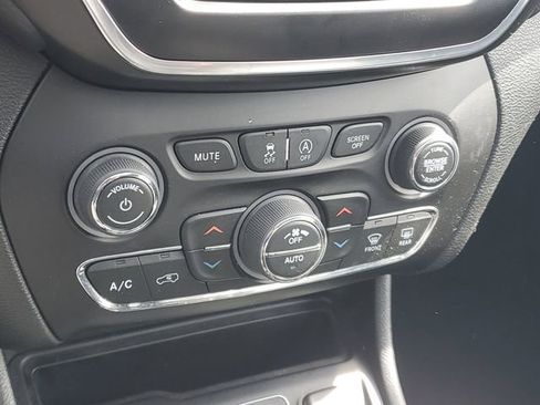 Used 2021 Jeep Cherokee Latitude Lux w/ Sun & Sound Group AWD/4WD image 30